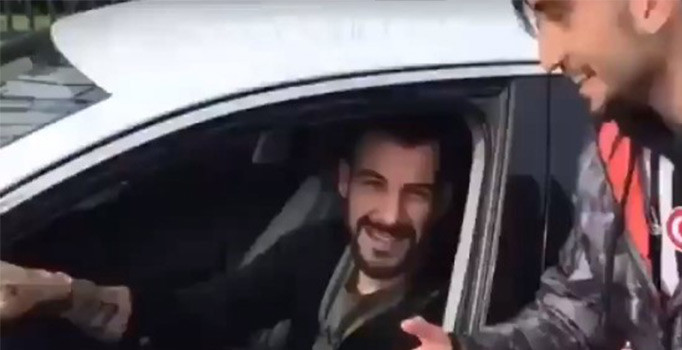 Negredo'nun yolunu kesip gol duası etti
