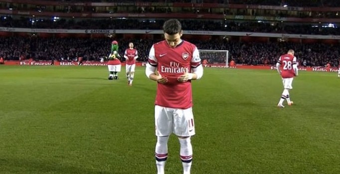 Mesut Özil'in besmelesi Arsenal'e galibiyeti getirdi