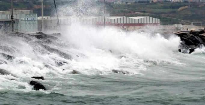 Karadeniz'de yarın fırtına bekleniyor