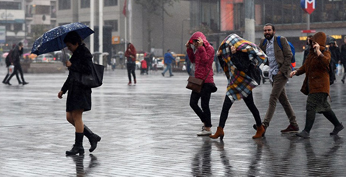 Meteoroloji'den İstanbul'a kuvvetli sağanak uyarısı