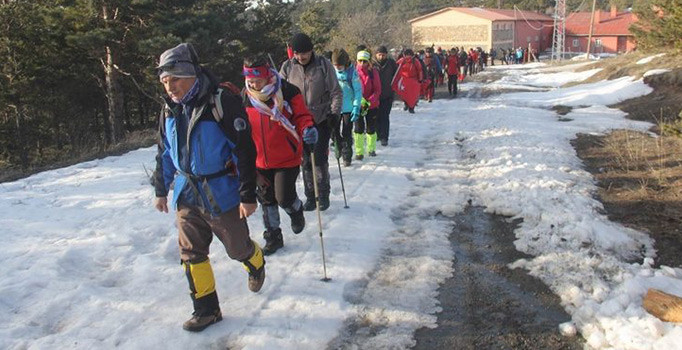 Mehmetçiğe destek için 10 kilometre yürüdüler