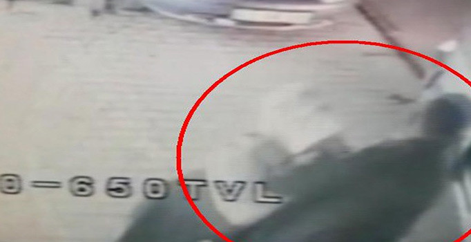 Ordu'da yolda yürüyen genç kızın zorla kaçırılması kamerada