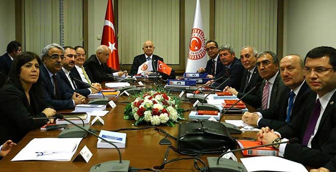 CHP, Anayasa Uzlaşma Komisyonu masasından kalktı