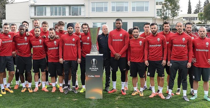 Galatasaray UEFA kupasıyla poz verdi