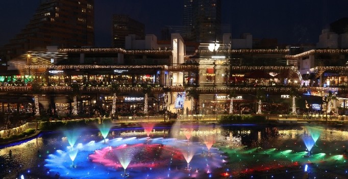 Ataşehir’de Sevgililer Günü’nde havuzda tango gösterisi