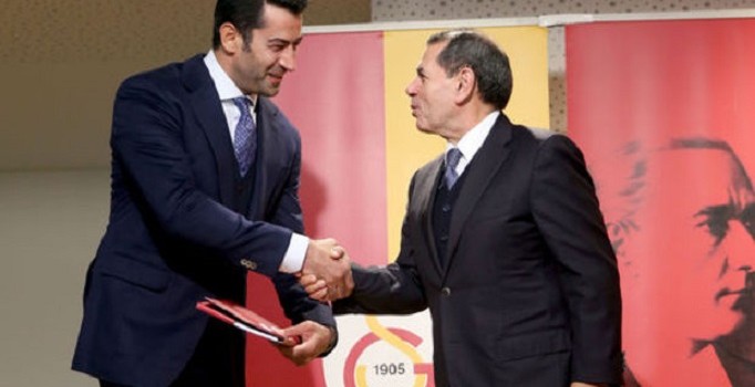 Kenan İmirzalıoğlu ve Kıvanç Tatlıtuğ Galatasaray'dan bileklik satın aldı