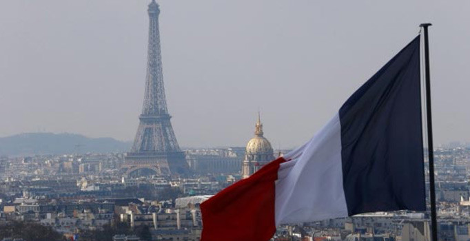 Fransa'da zorunlu askerlik hizmeti geliyor