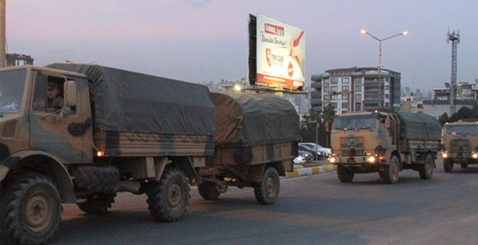 Mardin'den Suriye sınırına askeri sevkiyat