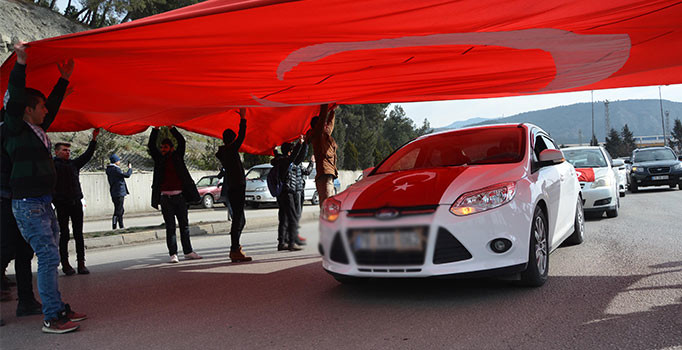 Afrin gazisi uzman çavuş, Türk bayraklarıyla karşılandı