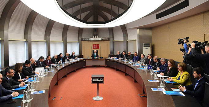 Kılıçdaroğlu, yeni MYK üyeleriyle bir araya geldi