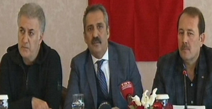 Sanatçılar Mehmetçik'e destek için sınırda