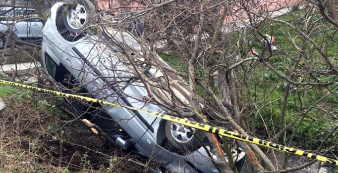 Ehliyetsiz sürücü kaldırımda yürüyen yayalara çarptı: 1 ölü, 3 yaralı