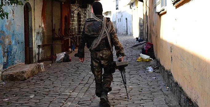 İdil şehidi Özel Harekat Polisi Veysi Kakı'nın şehadet haberi Mersin'deki baba ocağına düştü