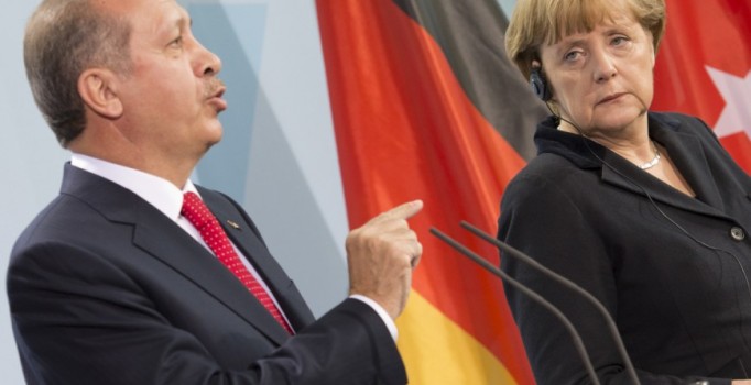 Merkel'den Erdoğan'a Ankara saldırısı için taziye telefonu