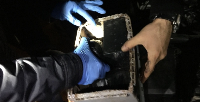 Aküden 2 kilo 840 gram eroin çıktı