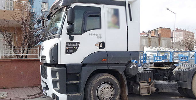 Trafik magandası, aracındaki 'kükreyen aslan' figüründen yakalandı