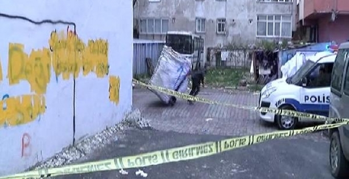 Doktoru sokak ortasında bıçaklayıp sopayla dövdüler