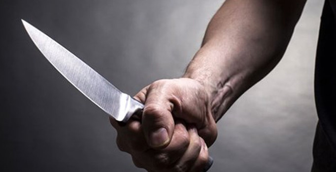 Kona'da tartıştığı kişiyi 17 yerinden bıçakladı