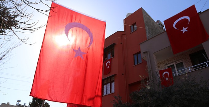 Ankara saldırısında şehit olan er Ali Öztaş'ın Adana'daki babaevinde yas var