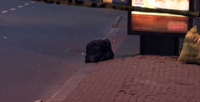 Son dakika: Zincirkuyu duraklarına bırakılan şüpheli paketten askeri üniforma çıktı
