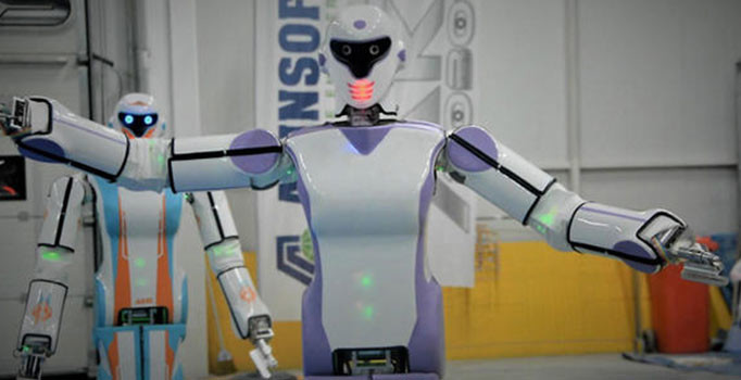 Bu robotlar çay demleyip, yemek ve mangal yapıyor