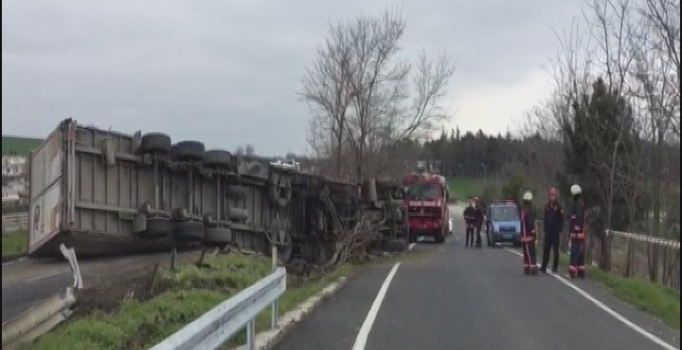  D-100'de TIR ile tanker çarpıştı.. Ankara istikameti kapatıldı
