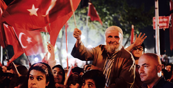 Kısıklı Meydanı'nın adı 'Milli İrade Meydanı' oldu