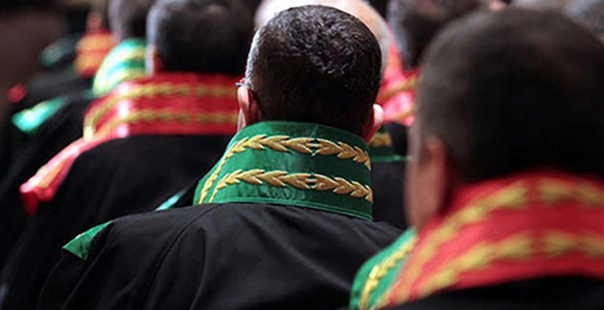 Eski yüksek yargı üyeleri hakim karşısında