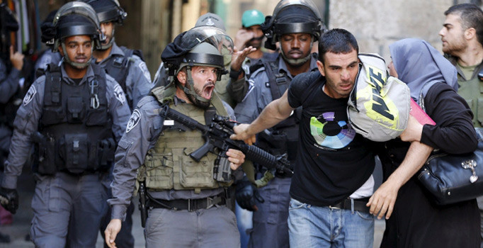 İsrail, Filistinli öğretmenin hastaneye kaldırılmasını engelledi