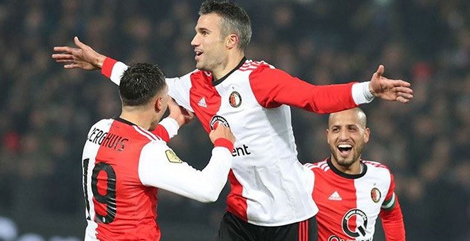 Robin van Persie gollere devam ediyor