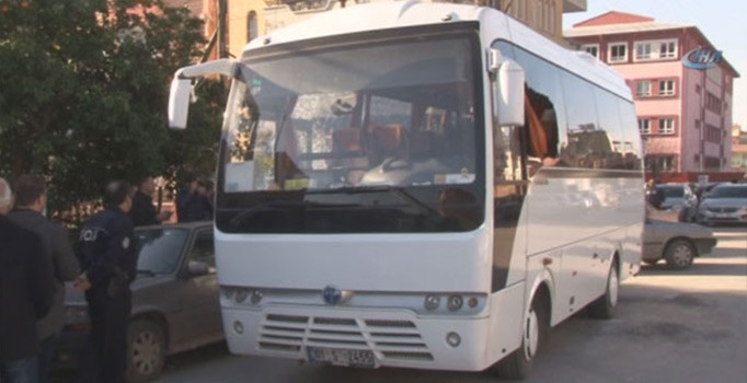 Adana'da öğrenci servisine silahlı saldırı