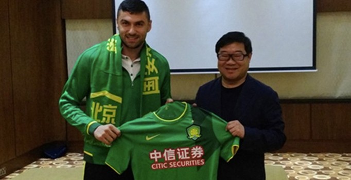 Burak Yılmaz Çin'e tam kadro gidiyor