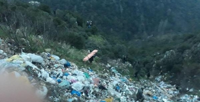 Minibüs uçuruma yuvarlandı: 3 ölü, 3 yaralı | İzmir haberleri