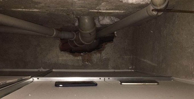 FETÖ'den aranan öğretmen cep telefonu ve bilgisayarı tuvalete saklamış