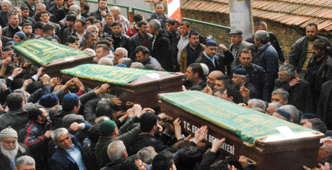 Kazada ölen aynı aileden 3 kişi yan yana toprağa verildi | Aydın haberleri