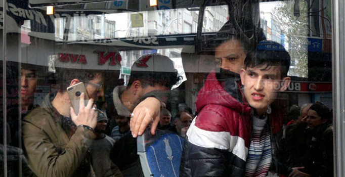 İstanbul'a kaçak yollarla giriş yapan 180 kişi gözaltına alındı