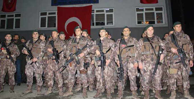 Samsun Özel Harekat polisleri düğüne gider gibi Afrin'e gitti
