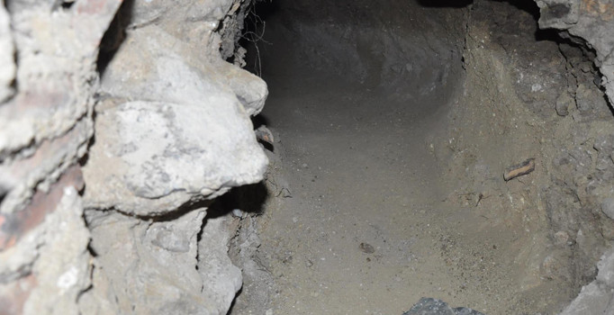 İzmir'de evin altını delik deşik ettiler