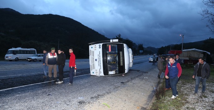 Muğla'da yolcu midibüsü devrildi: 5 yaralı