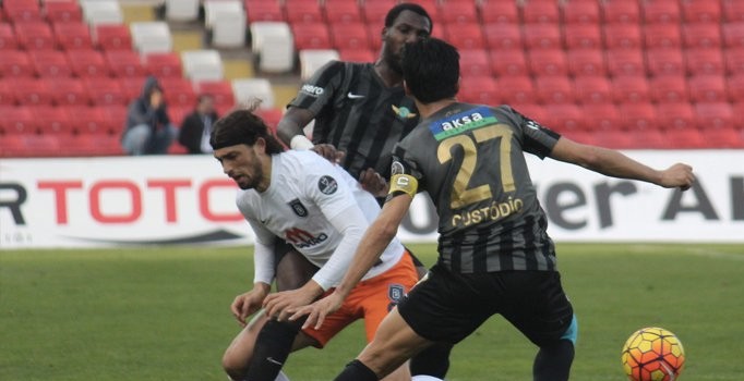 Akhisar Belediyespor evinde Medipol Başakşehir ile 0-0 berabere kaldı