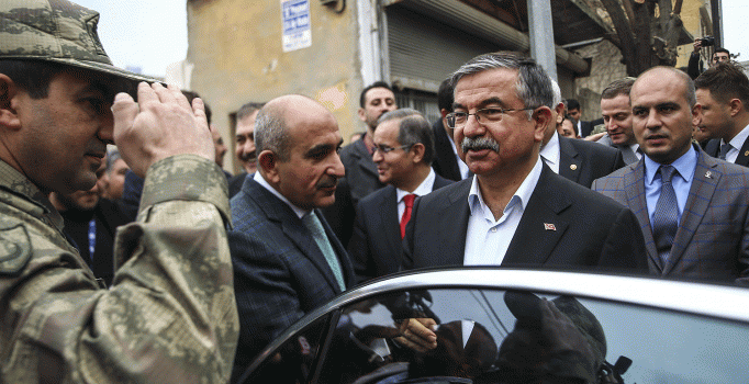 Bakanı İsmet Yılmaz Kilis'te sınır hattını inceledi