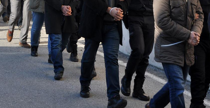 Son dakika! FETÖ okullarında görev yapan kişilere yönelik 13 ilde operasyon