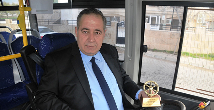 Aracında unutulan parayı sahibine teslim eden şoför ödüllendirildi