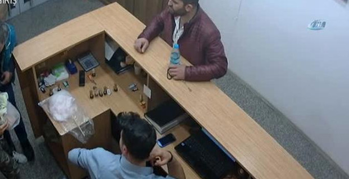 Ayrı yaşadığı eşini otel lobisinde katletmişti, savcı indirim istedi