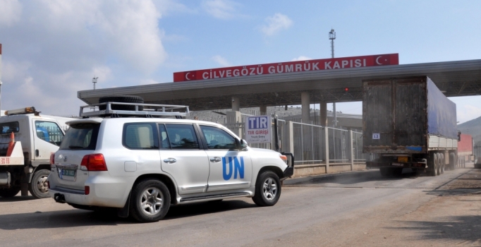 BM'den İdlib'e 28 tır insani yardım