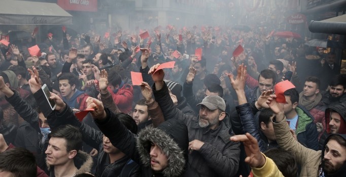 Trabzon'da kırmızı kartlı protesto