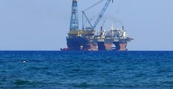 Son dakika! İtalyan ENI şirketinin sondaj gemisi doğalgaz sahasını terk ediyor