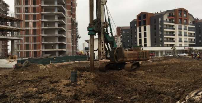 Bursa'da iş makinesi doğal gaz hattı borusunu patlattı