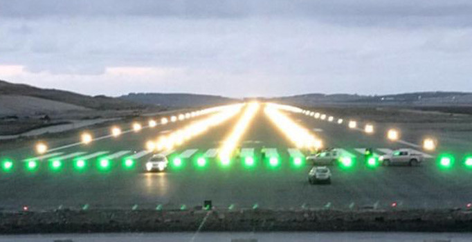 3. Havalimanı'nda pistin ışıkları ilk kez yandı