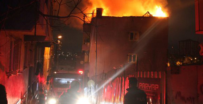 Kağıthane'de korkutan yangın